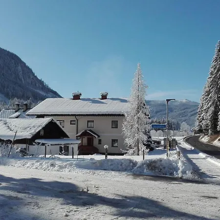 Charming Holiday In Сasa de vacaciones Gosau